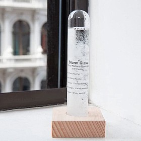 Storm Glass, el predictor del tiempo de cristal en forma de tubo